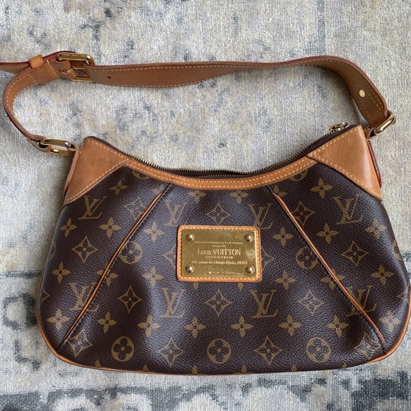 Louis Vuitton Handbags - Authentic Louis Vuitton Purse